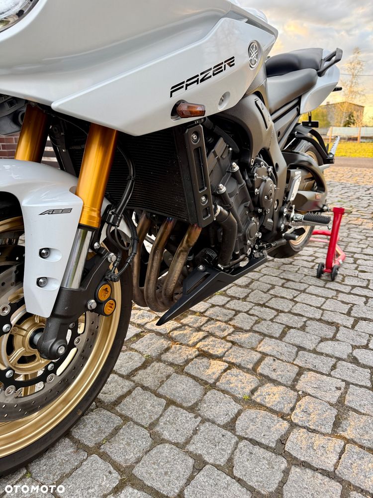 Yamaha FZ8 - 10