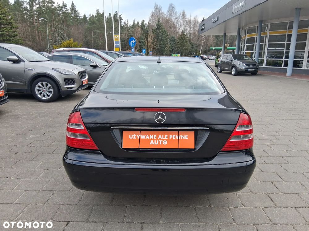 Mercedes-Benz Klasa E 240 4-Matic Classic - 5