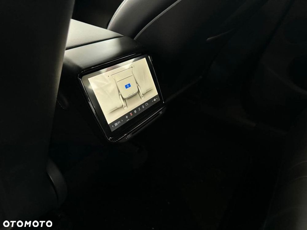 Tesla Y Performance AWD - 7