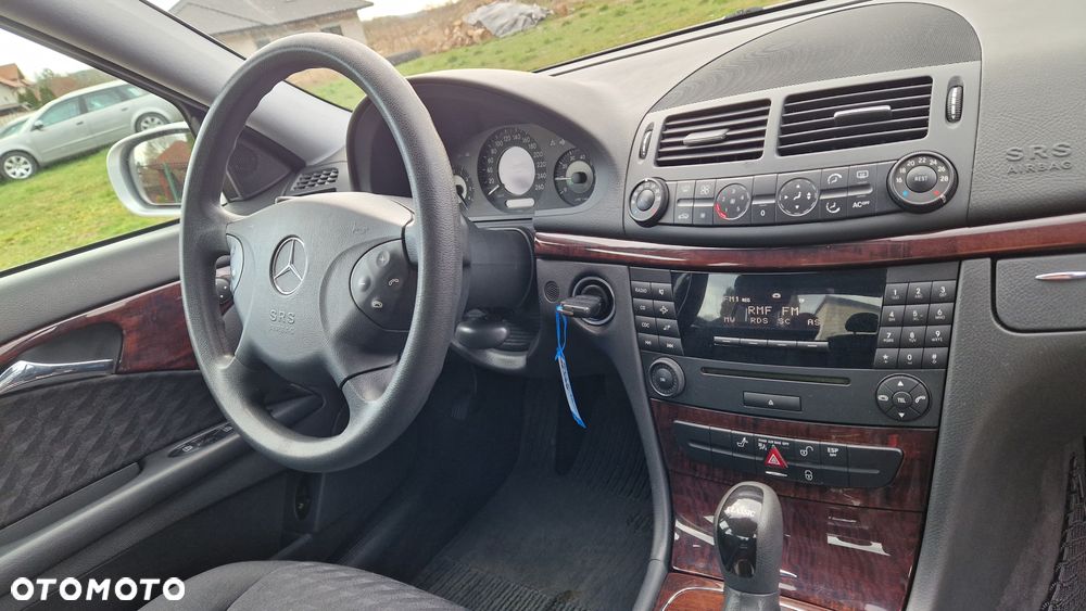 Mercedes-Benz Klasa E 200 Kompressor Automatik Classic - 24