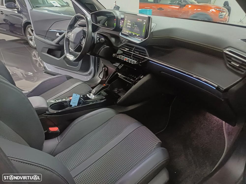 Peugeot 2008 PureTech 130 EAT8 GT - 20