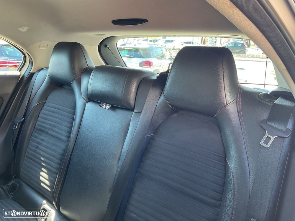 Mercedes-Benz A 180 CDi BE AMG Line - 41