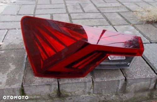 LAMPA TYLNA LEWA LED SKODA OCTAVIA 4 IV HB - 1