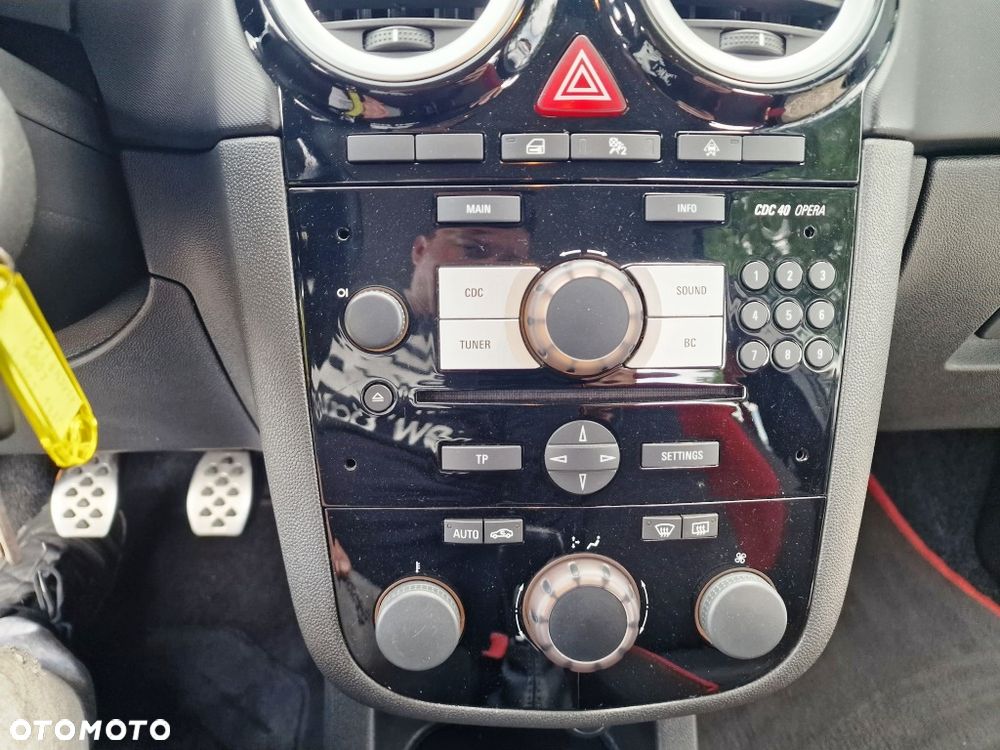 Opel Corsa 1.6 Turbo GSi - 36
