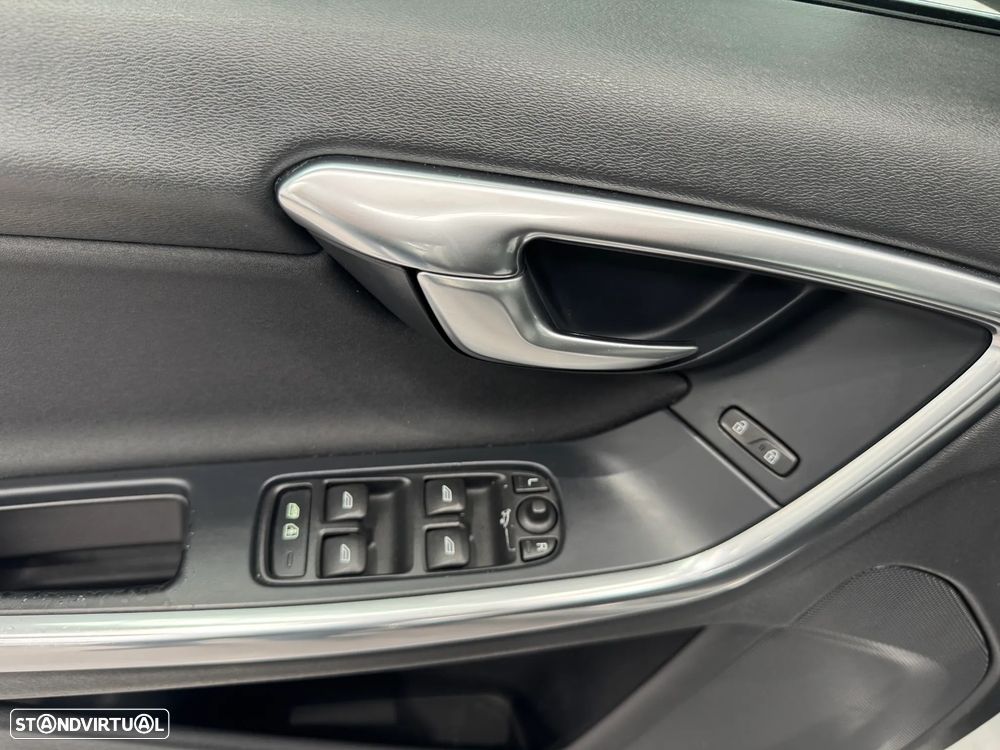 Volvo V60 2.0 D3 Momentum - 14