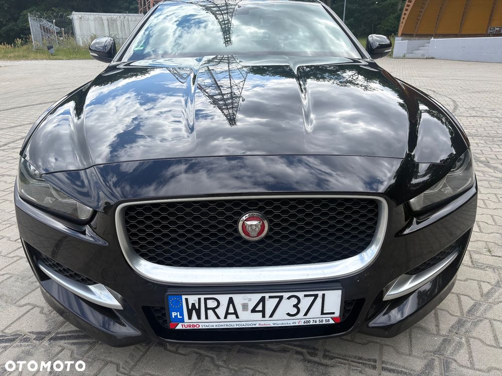 Jaguar XE 2.0 D R-Sport - 16