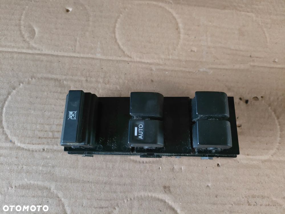 KIA VENGA 09- PANEL STEROWANIA SZYBAMI 93570-1P0421 - 2