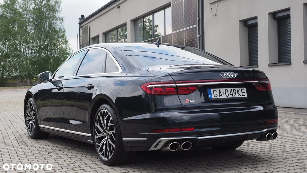 Audi S8 - 10
