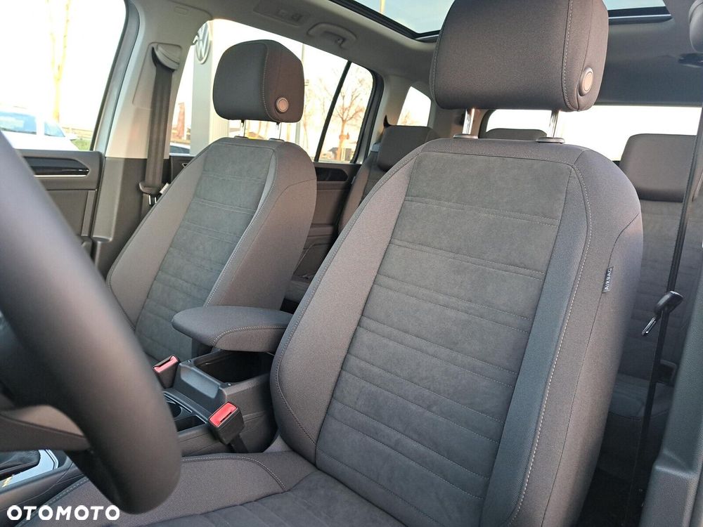 Volkswagen Touran - 11
