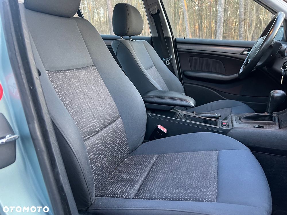 BMW Seria 3 318i - 11