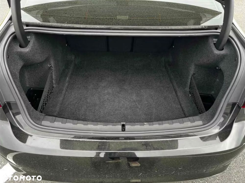 BMW Seria 3 330i xDrive Edition M Sport Shadow - 17