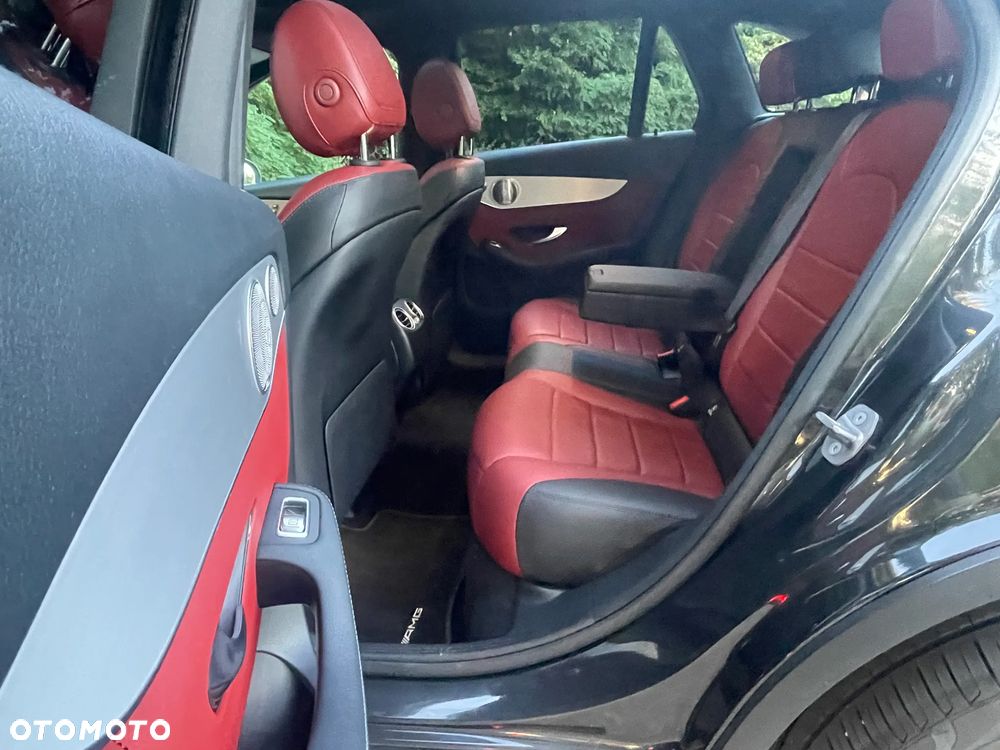 Mercedes-Benz GLC 300 4Matic 9G-TRONIC AMG Line Plus - 23