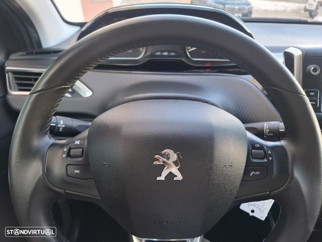 Peugeot 208 1.2 PureTech Signature - 26