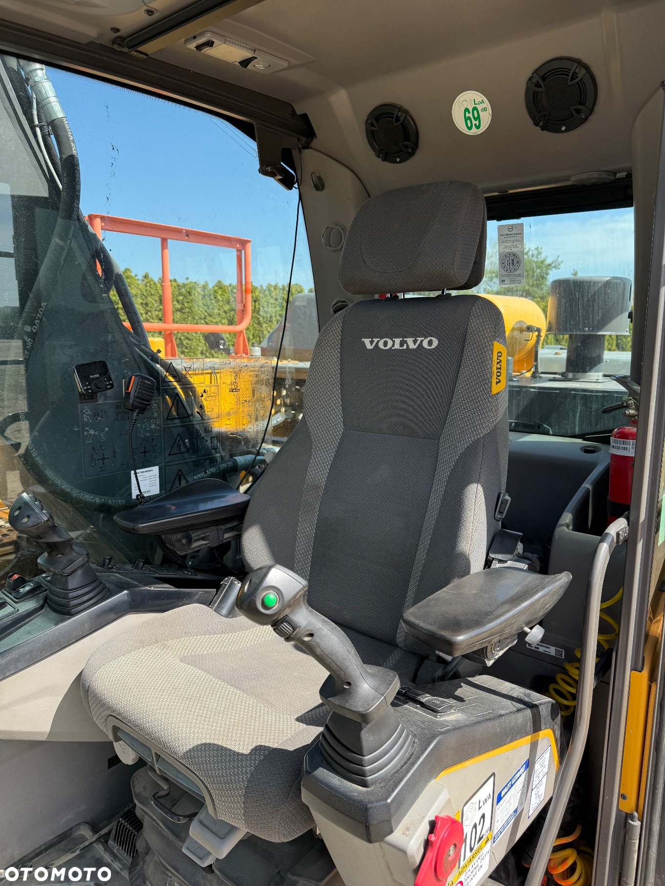 Volvo EC 220 EL - 29