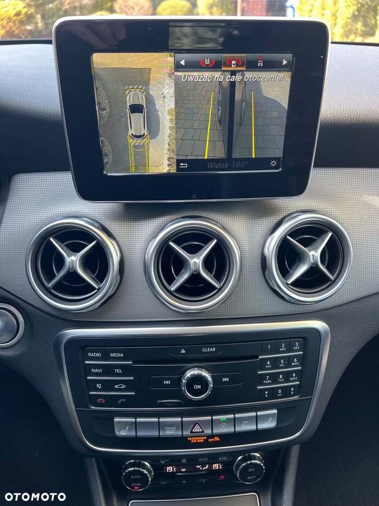 Mercedes-Benz GLA 200 7G-DCT AMG Line - 34