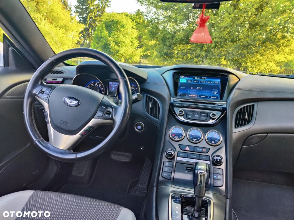 Hyundai Genesis Coupe 2.0 TCI Executive - 8