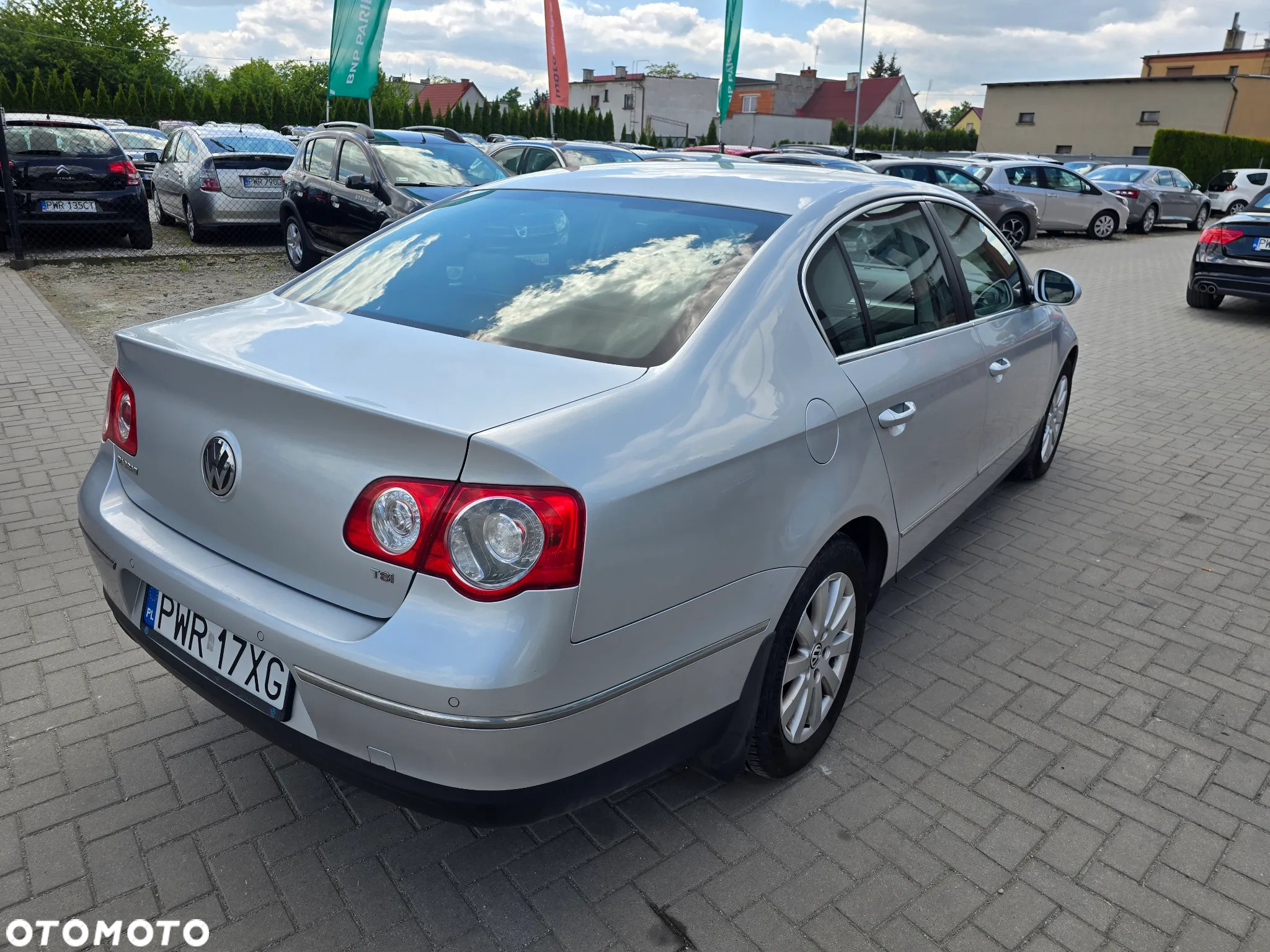 Volkswagen Passat - 4