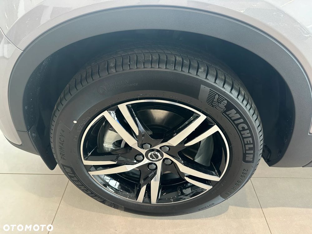 Volvo XC 40 B3 Plus Dark - 4