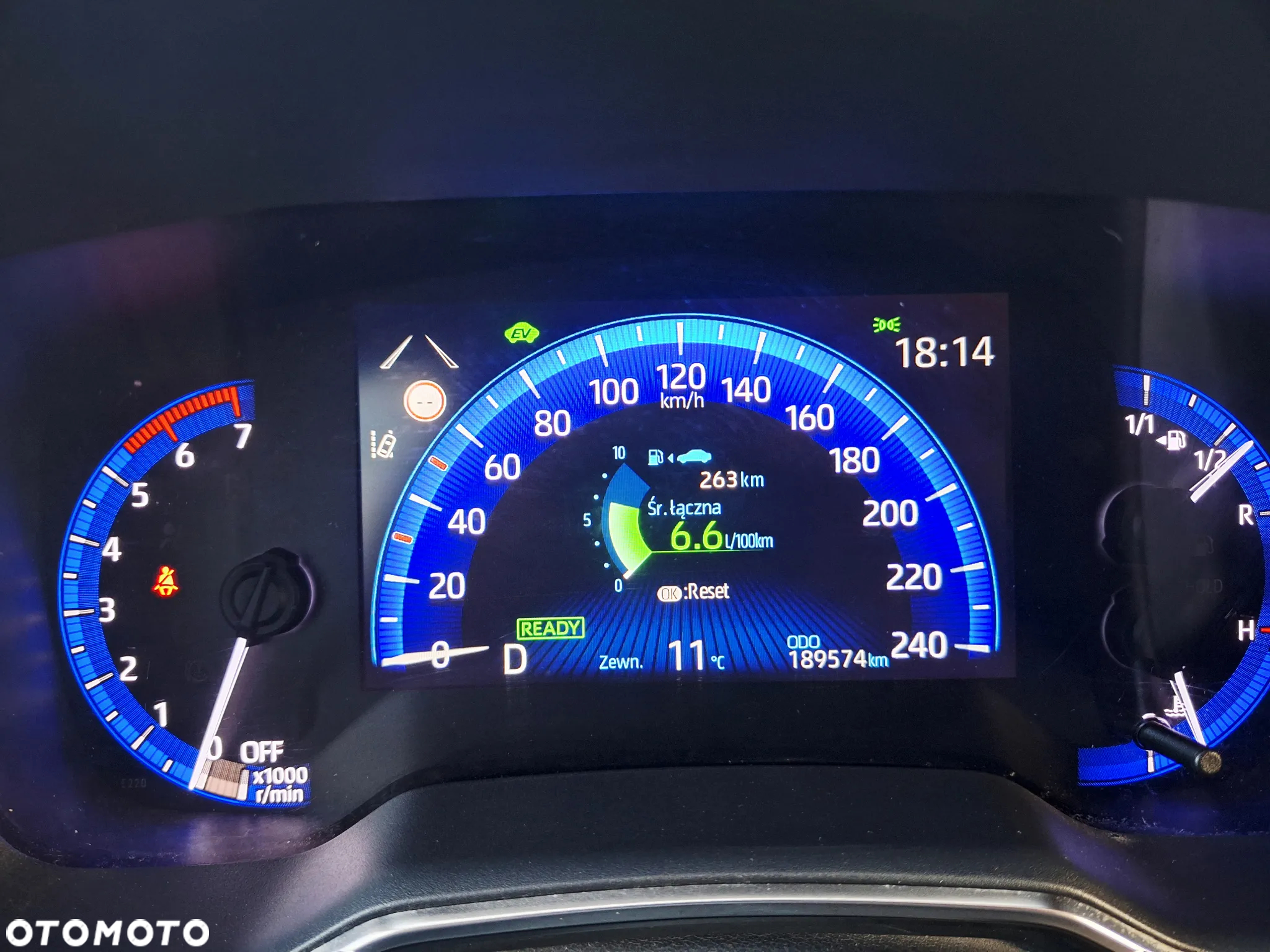 Toyota Corolla 1.8 Hybrid Comfort - 23