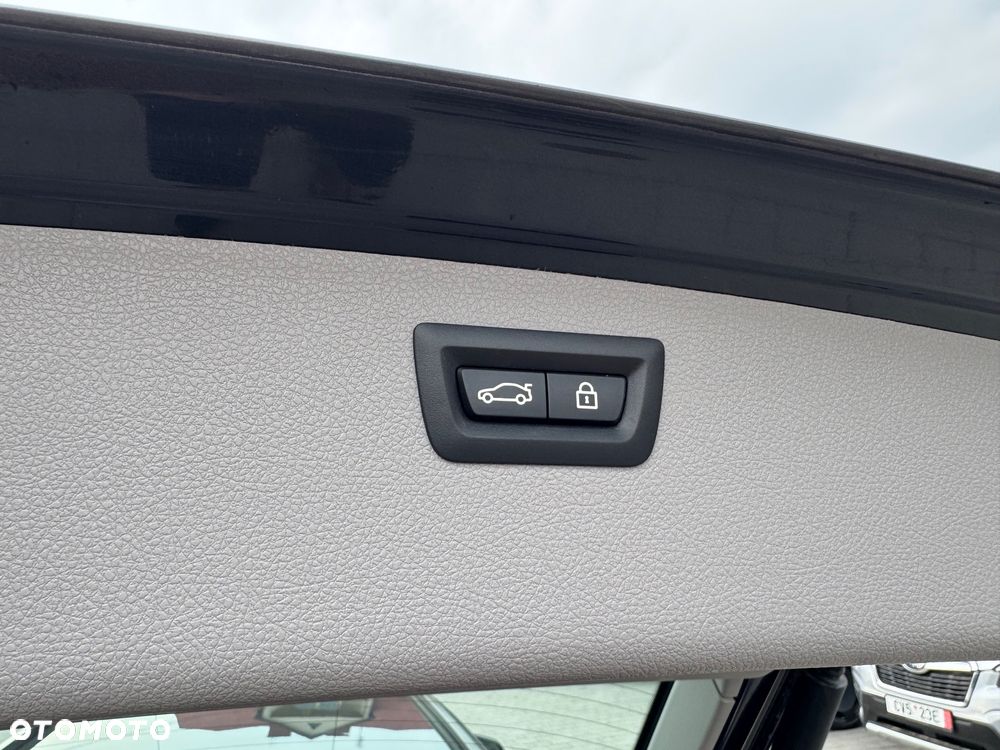 BMW Seria 3 320d xDrive Edition M Sport Shadow - 35