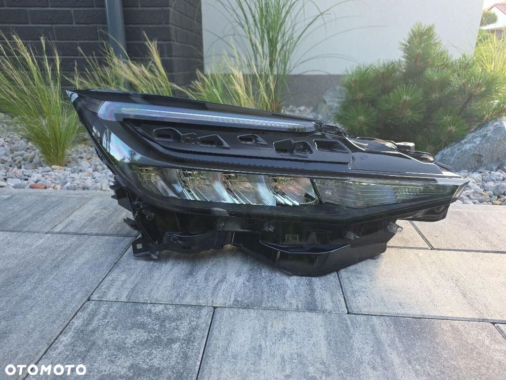 TOYOTA C-HR II 2 Lampa prawa przód Full Led Technology 81110-F4220-00 26R - 1