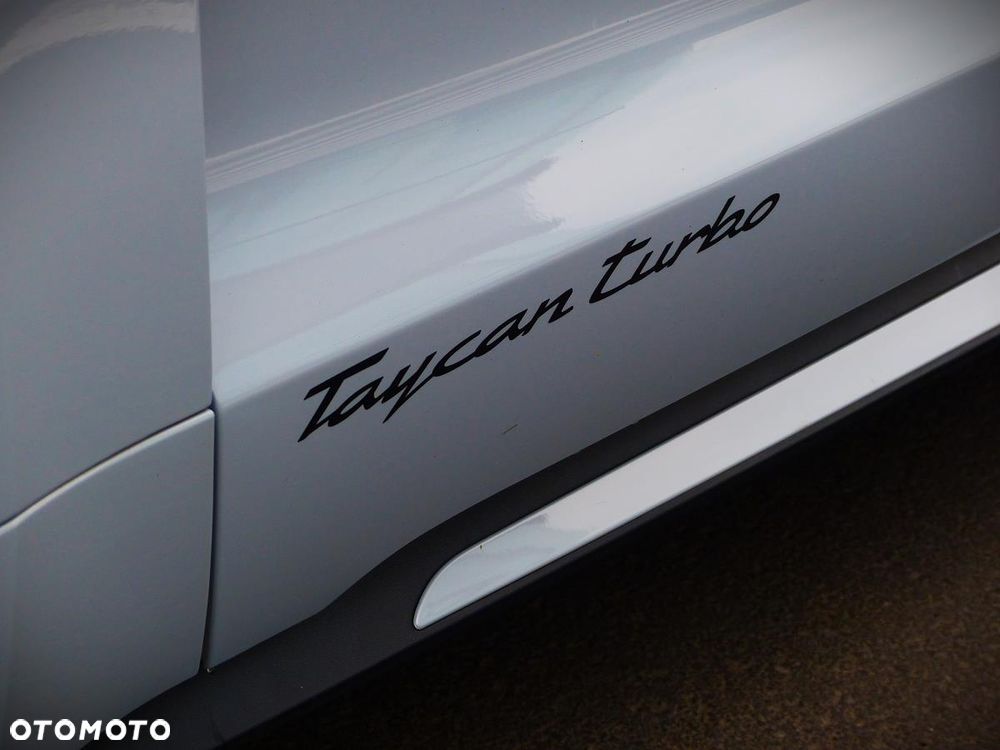 Porsche Taycan Turbo - 25