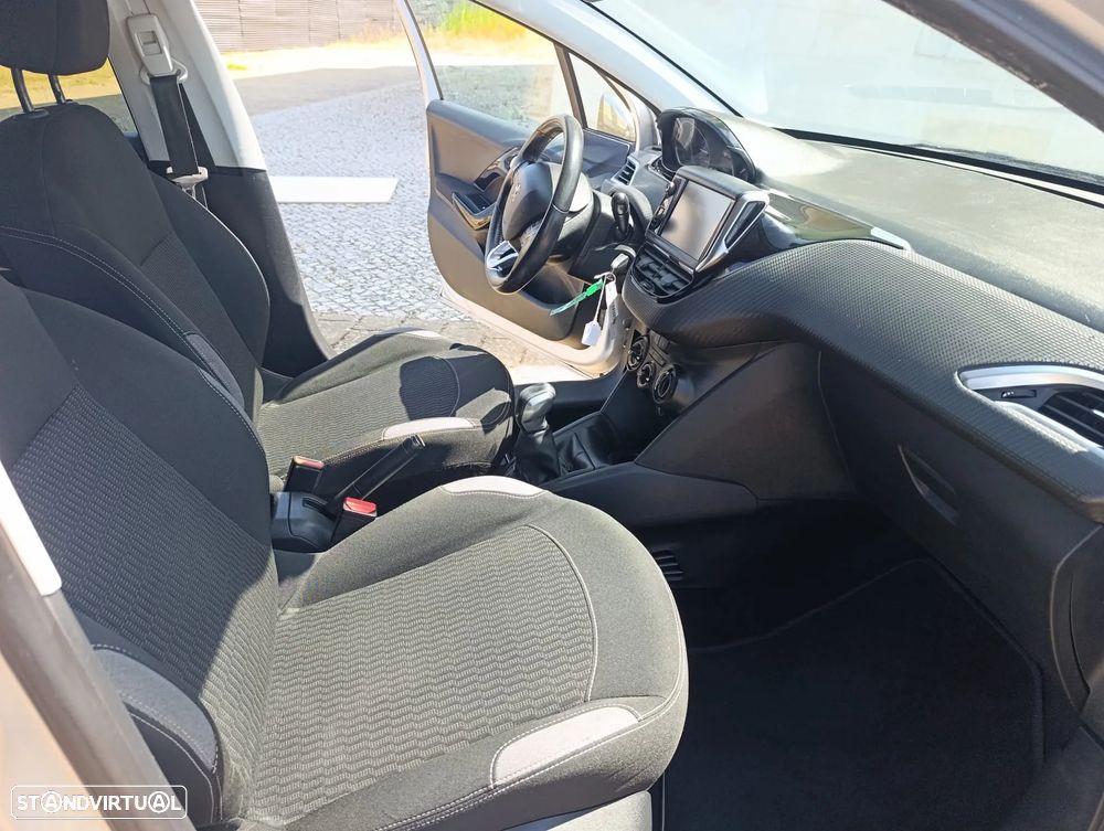 Peugeot 208 1.2 PureTech Style - 15