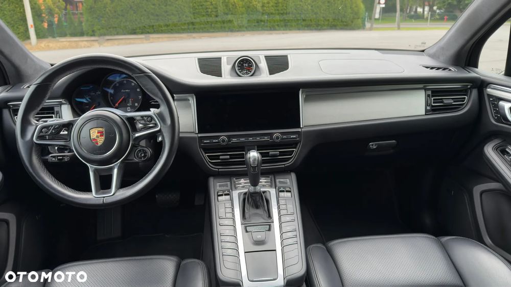 Porsche Macan Turbo - 28