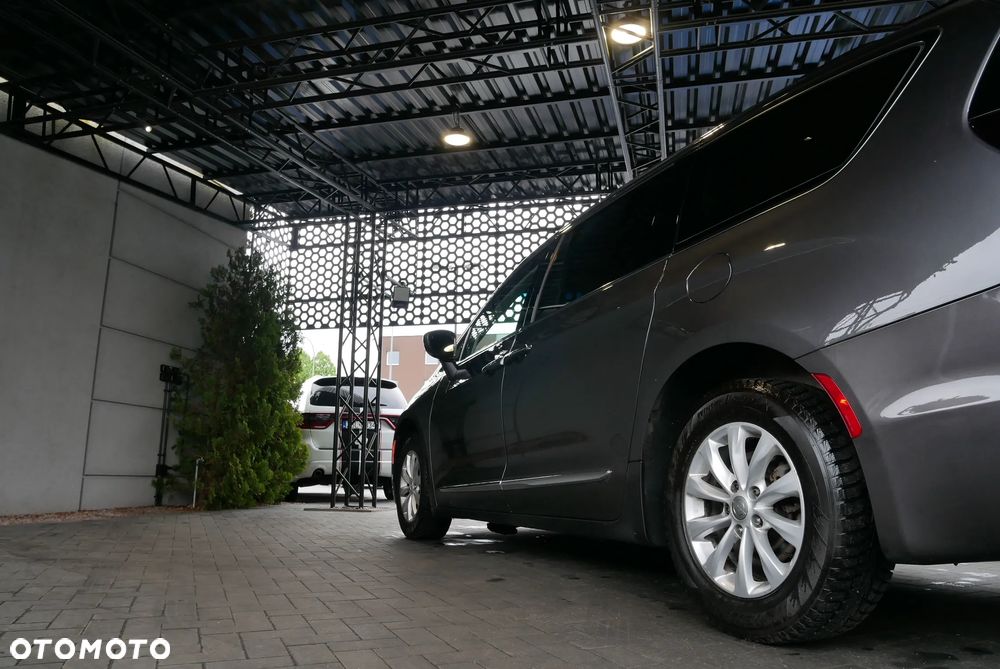 Chrysler Pacifica - 36