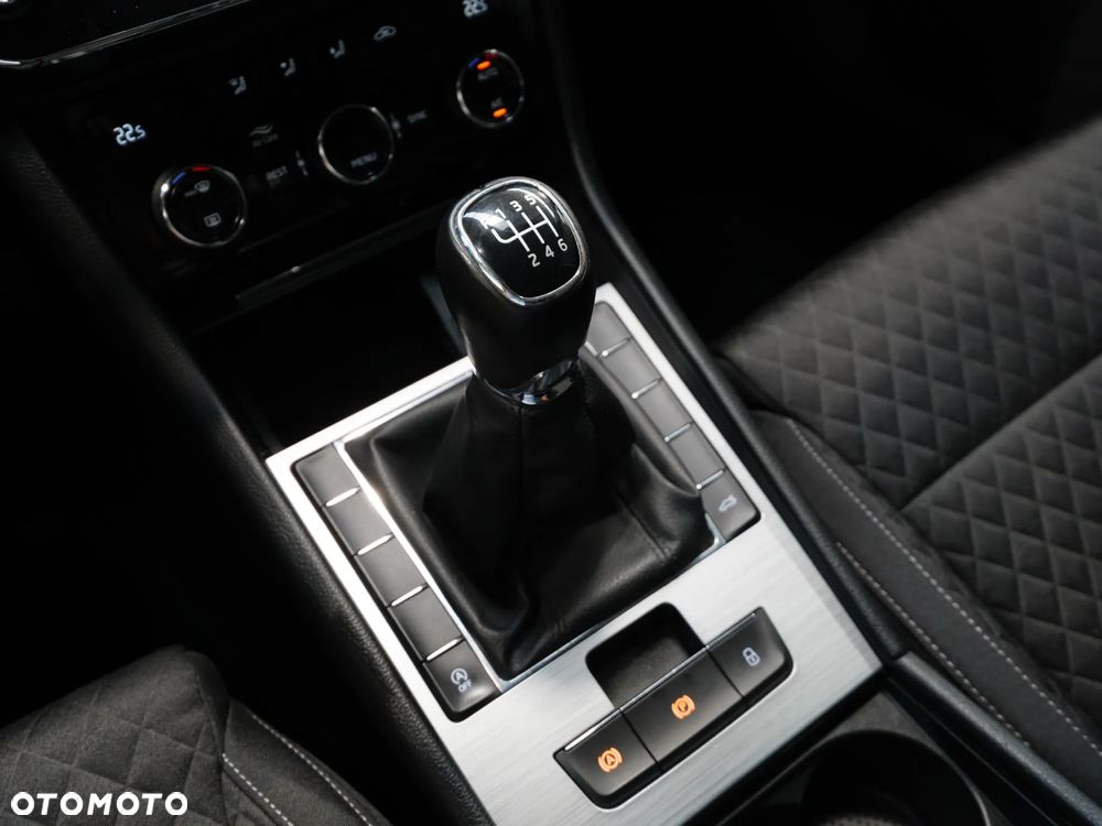 Skoda Superb 2.0 TDI SCR Ambition - 32
