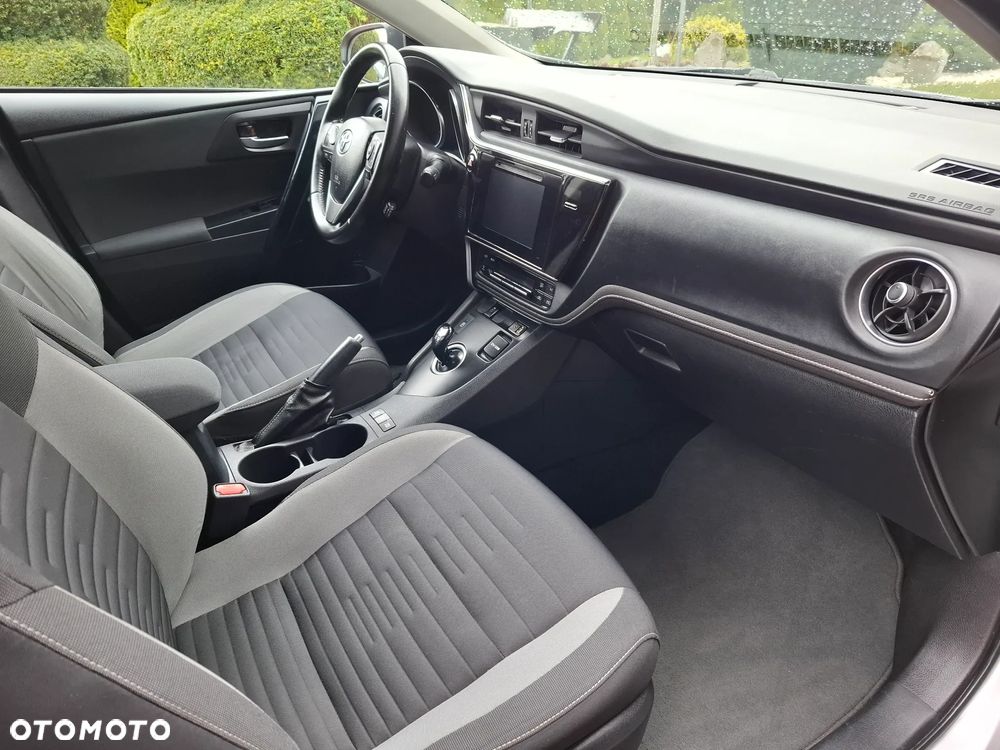 Toyota Auris - 16
