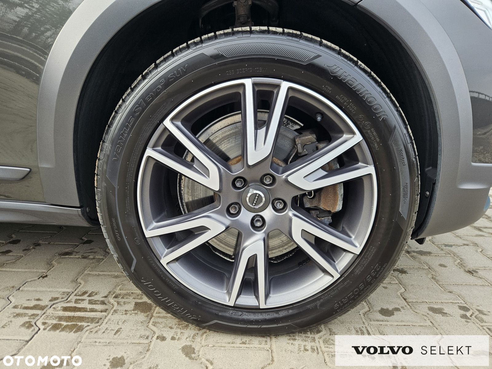 Volvo V90 Cross Country - 11