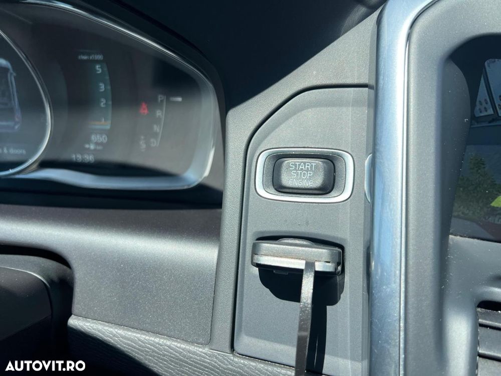 Volvo XC 60 D5AWD Momentum - 19