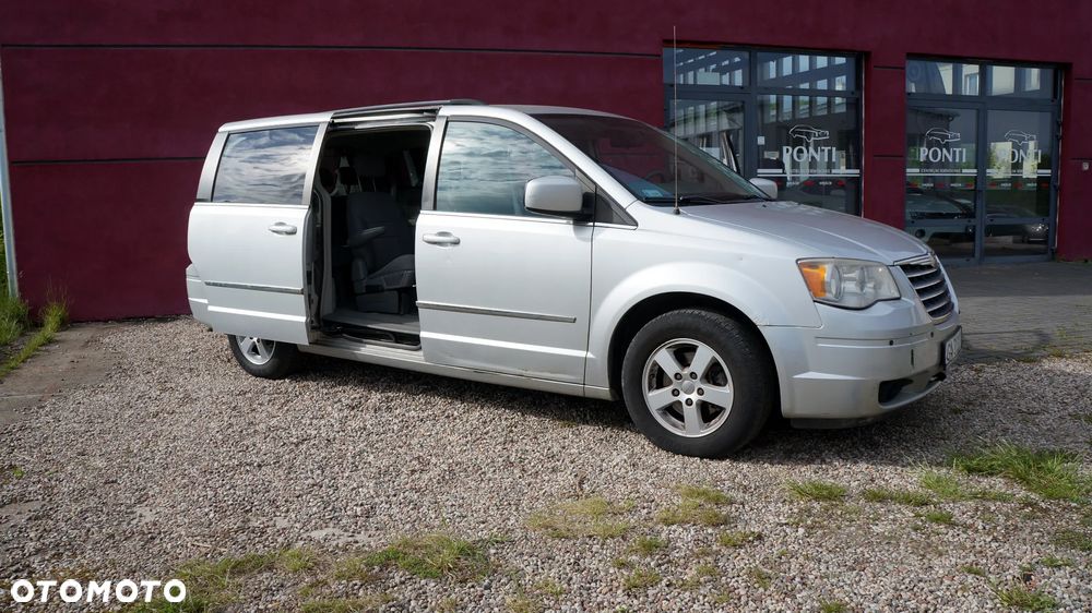 Chrysler Town & Country - 17