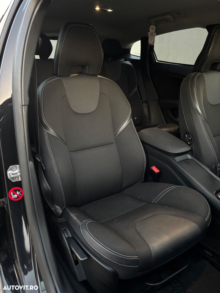 Volvo V40 D4 Momentum - 24