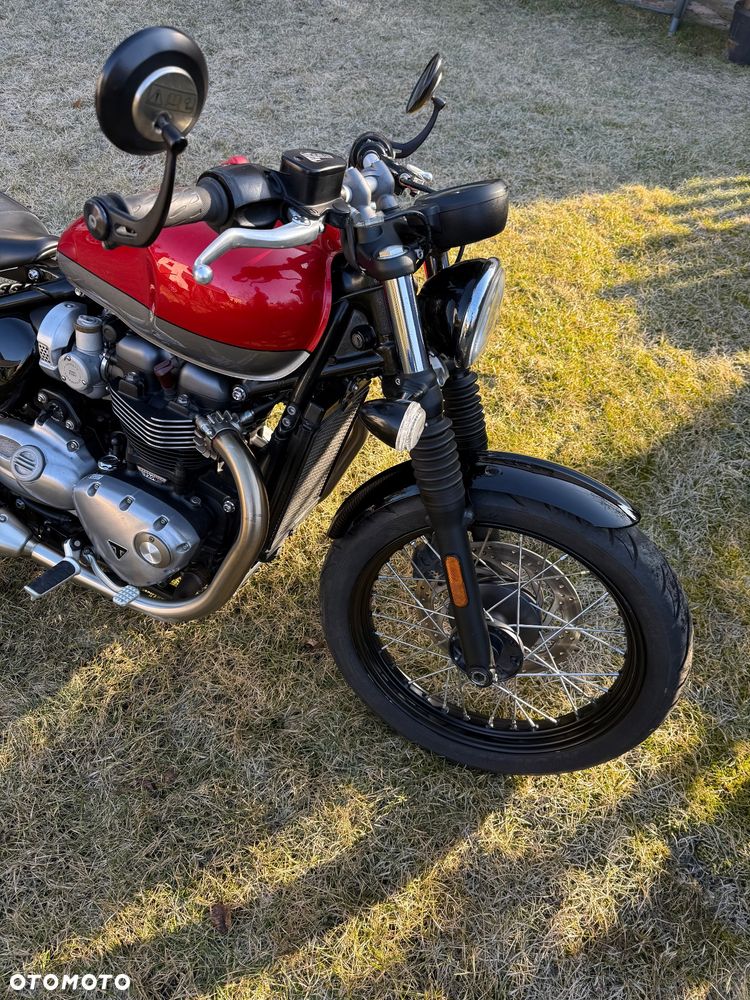Triumph Bonneville Bobber - 3