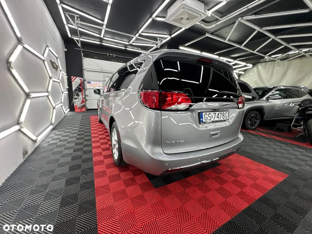 Chrysler Pacifica - 24