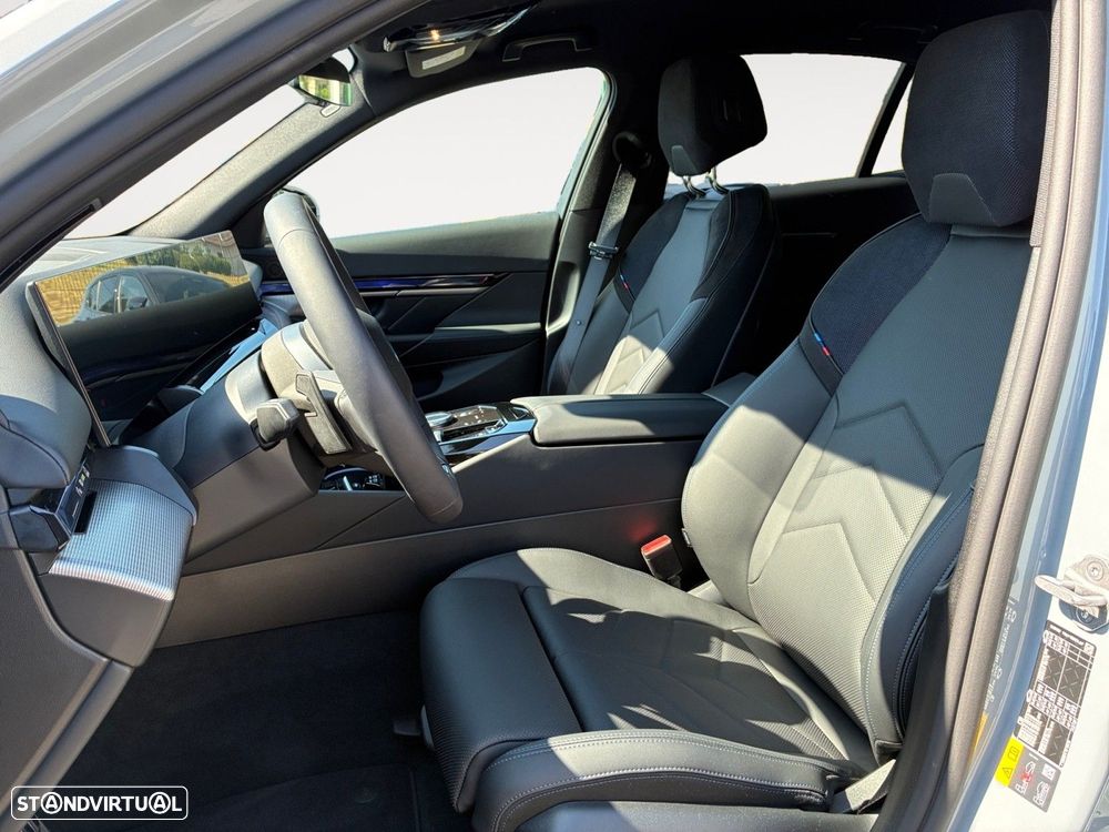 BMW i5 eDrive40 - 6