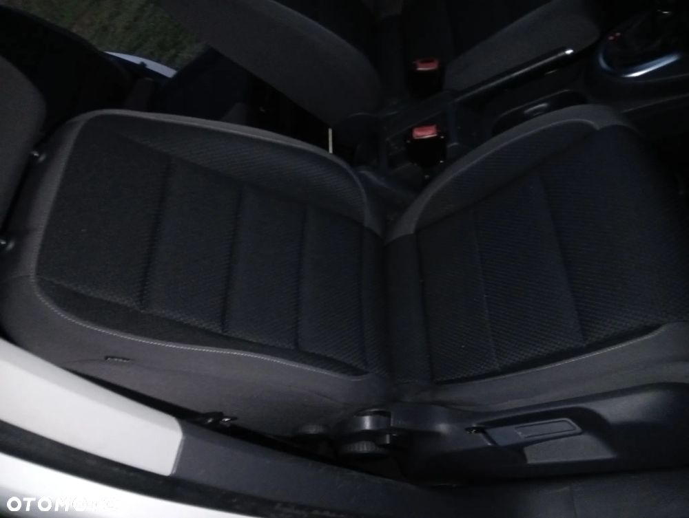 Volkswagen Touran 2.0 TDI DPF BlueMotion Technology DSG Comfortline - 16