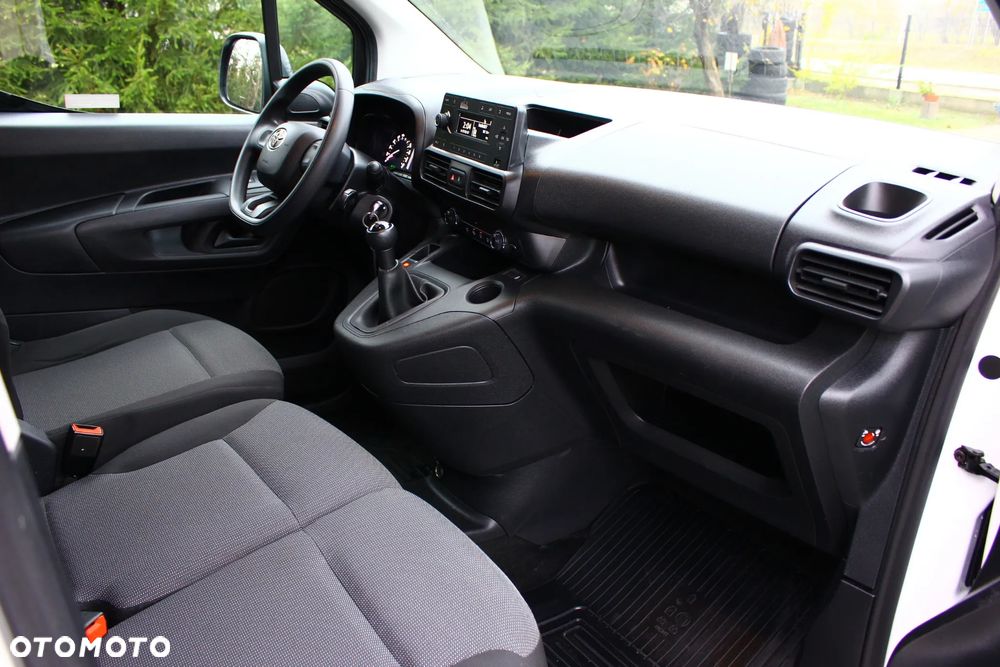 Toyota Proace City CHŁODNIA 1.5D-4D 102KM LONG L2 3 Osobowy - 32