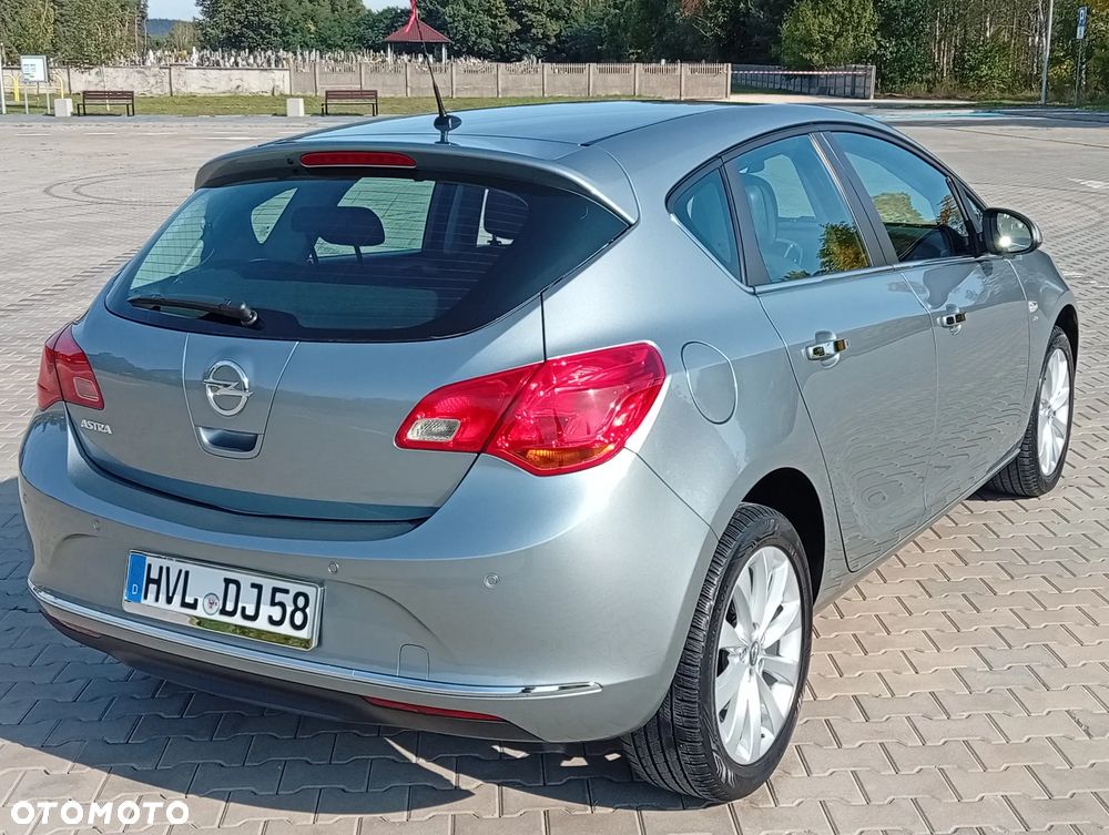 Opel Astra 2013 photo 5