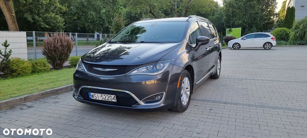 Chrysler Pacifica - 2