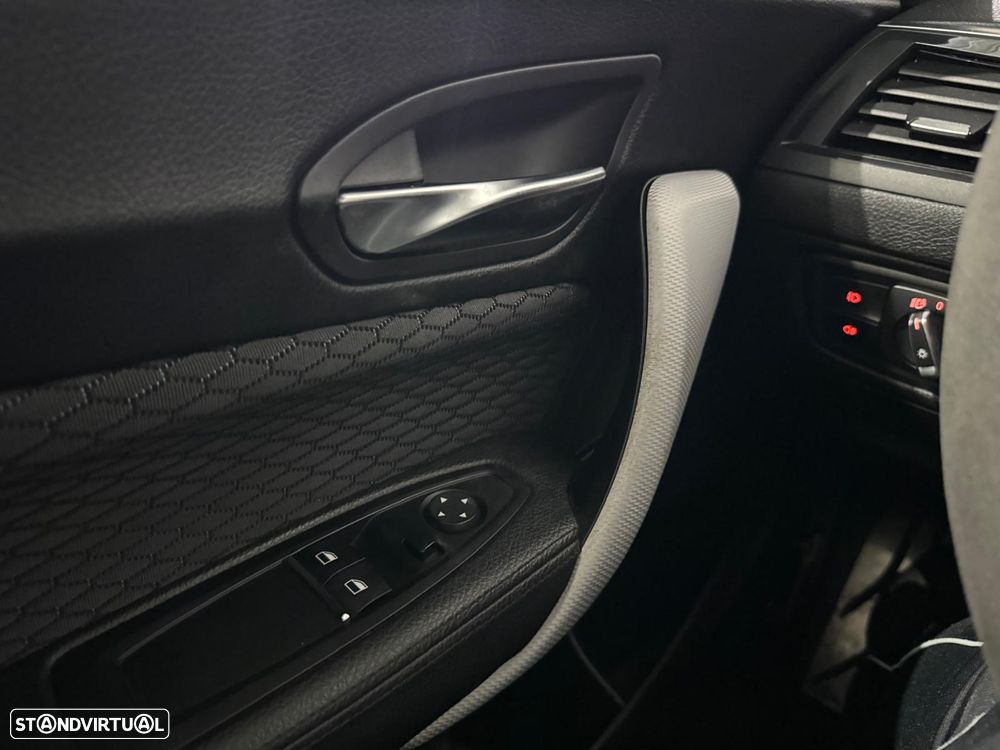 BMW 118 d Pack M - 21