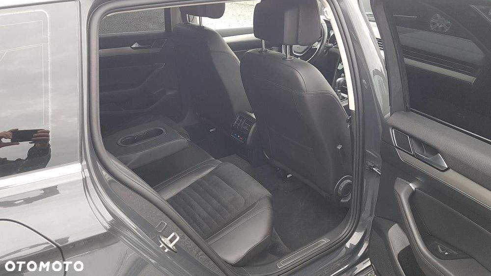 Volkswagen Passat Variant 2.0 TDI SCR DSG Highline - 29