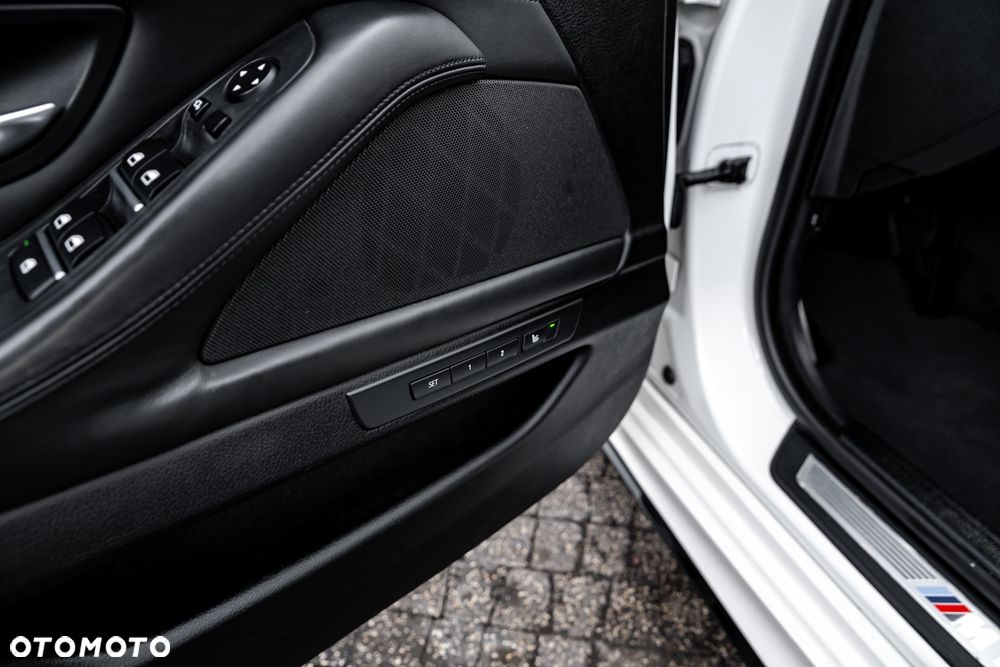 BMW Seria 5 M550d xDrive - 14