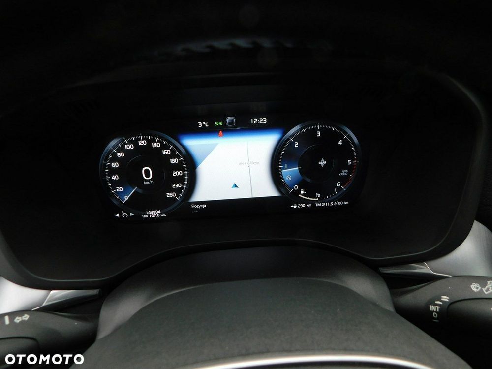 Volvo XC 60 D3 Momentum Pro - 18