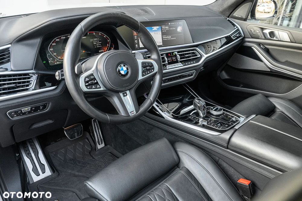 BMW X7 - 7