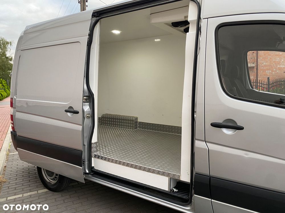 Mercedes-Benz Sprinter - 12