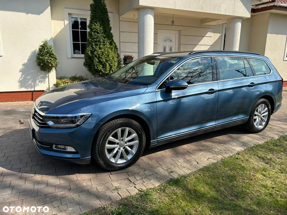 Volkswagen Passat - 1