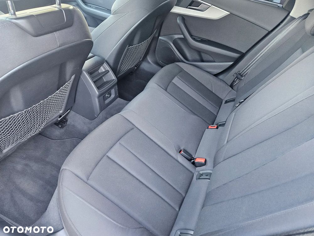 Audi A4 Avant 40 TFSI S tronic - 21